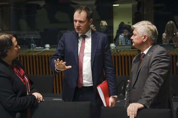 ff5b7e8c-cbdf-438a-ac0e-0b197b142339.jpg